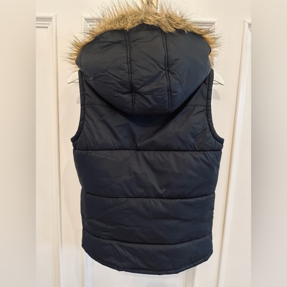 Authentic True Religion Women’s Puffer Vest - Picture 2 of 3